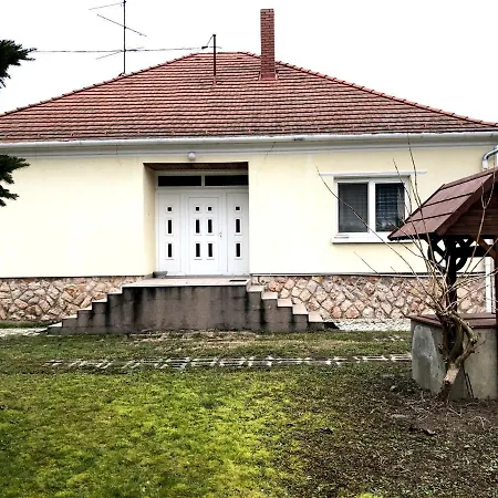 Elvira Vendeghaz Apartmán *